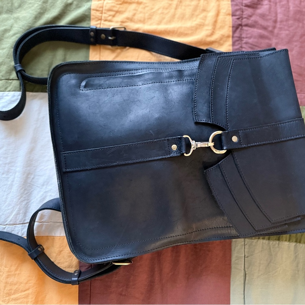 Elegant Black Leather Shoulder Bag